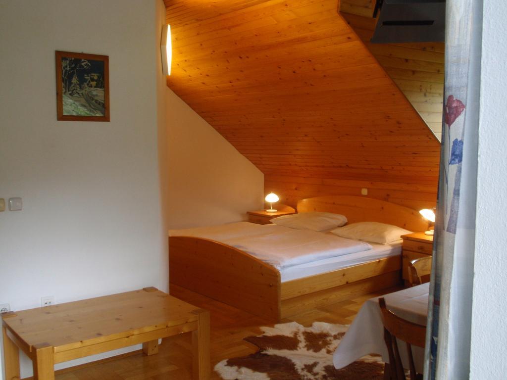 Turisticna Kmetija Psnak Daire Mojstrana Oda fotoğraf